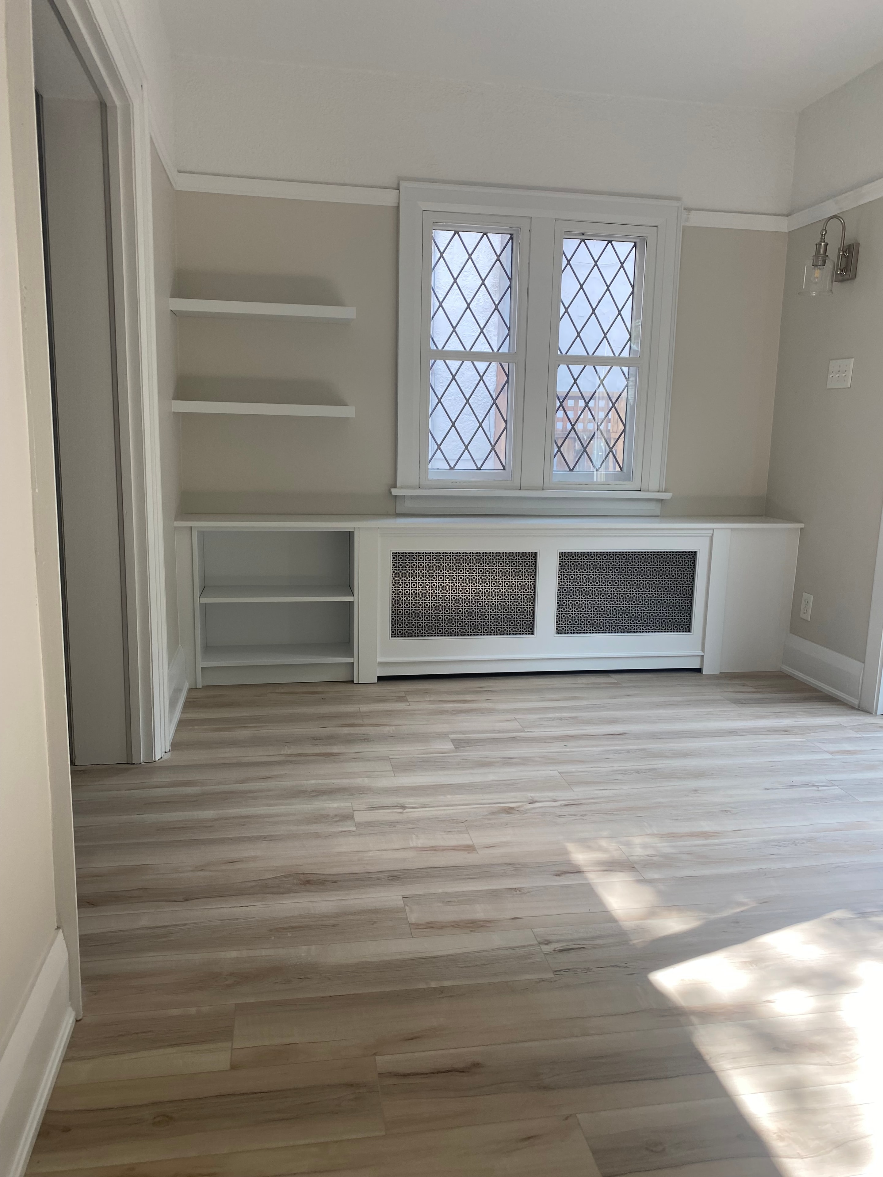Built-in shelving window seat